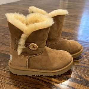 Ugg Bailey Button II Boot. Toddler girls size 11